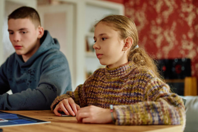 "Na Wspólnej", odcinek 4184: Cieślik oskarżony o upowszechnianie pedofilii! To koniec jego kariery?