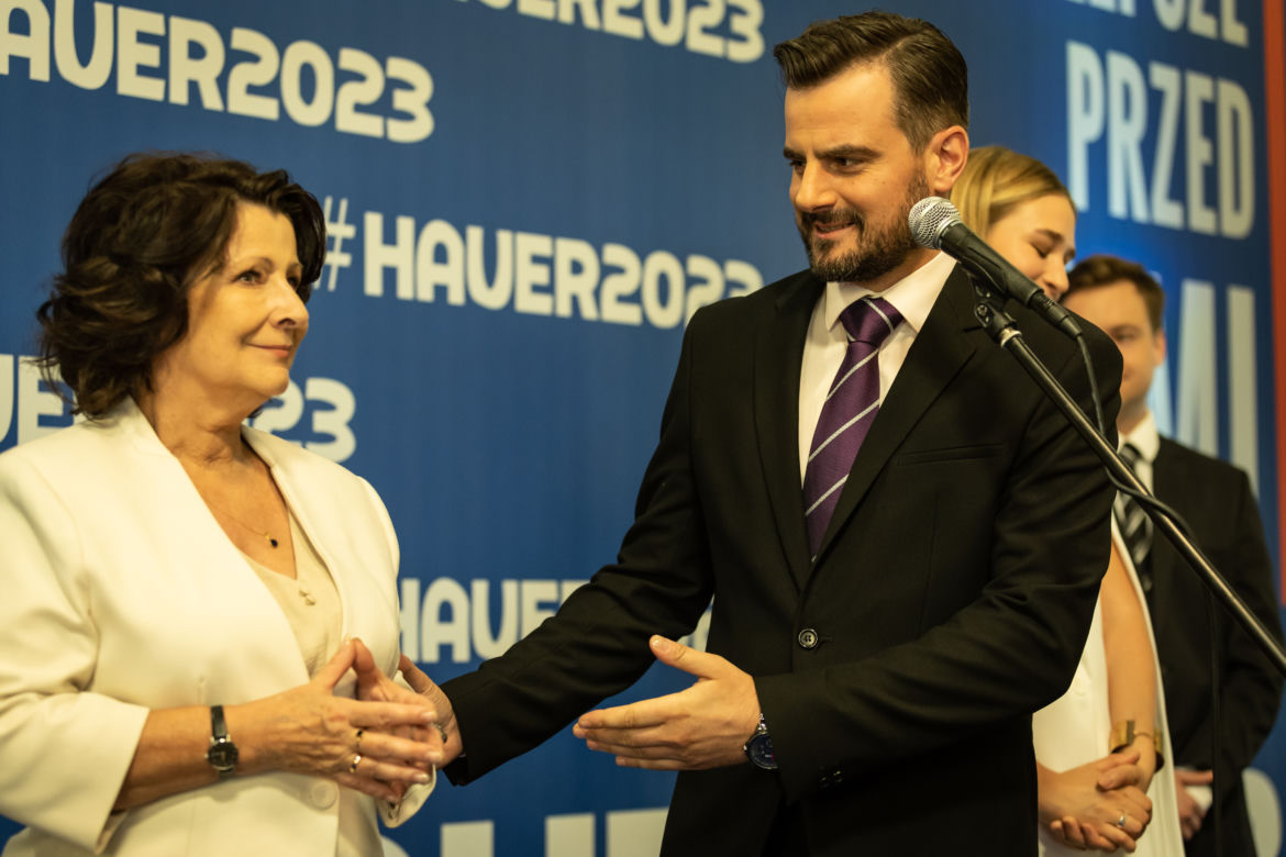 Wotum nieufności, odcinek 6. Milena (Zofia Wichłacz), Patryk Hauer (Antoni Pawlicki)