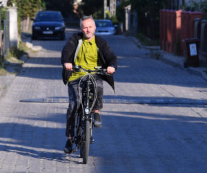 Przesiadł się na rower elektryczny