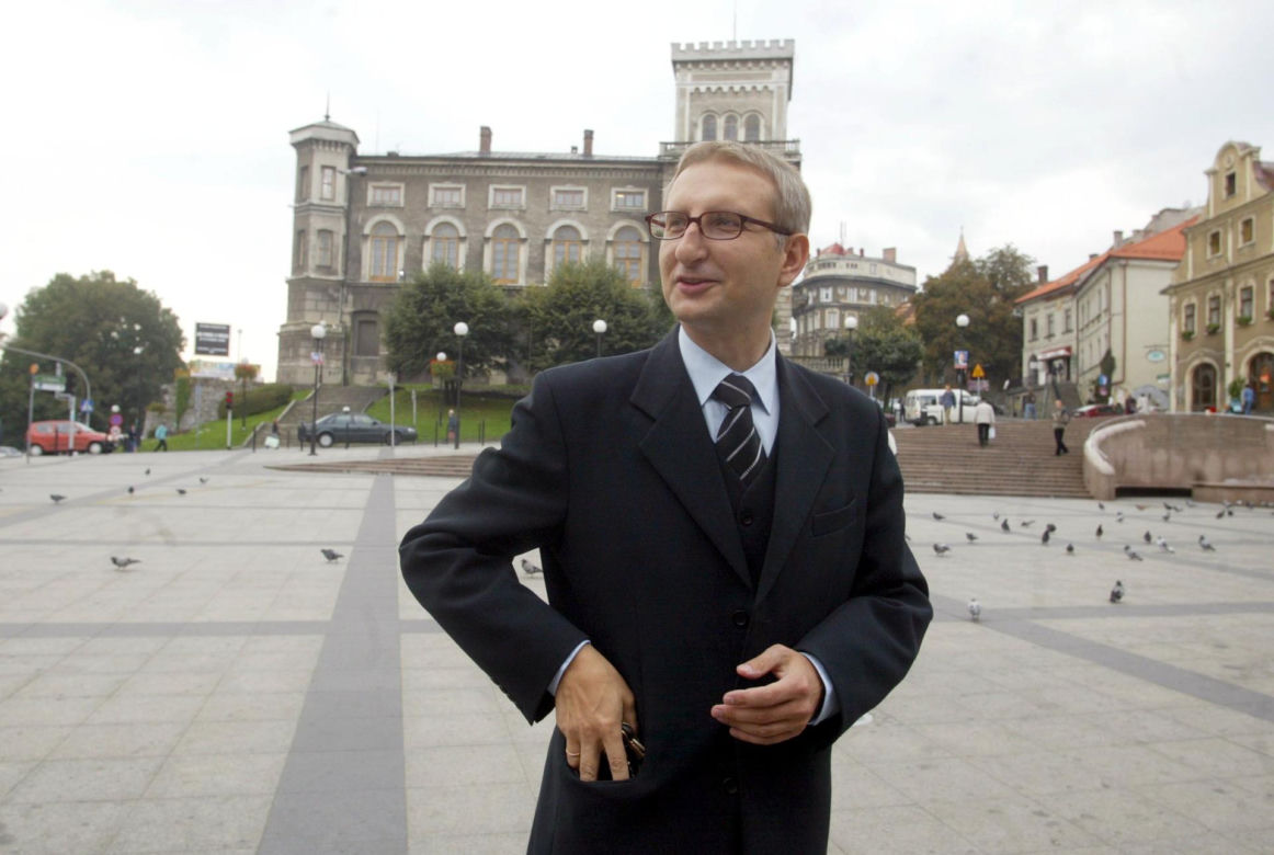 Wyleciał z PiS przez romans z piękną Izabelą. Twierdziła, że jest "zboczeńcem" i "wcieleniem diabła".
