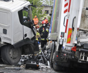 Zderzenie ciężarówki ze śmieciarką