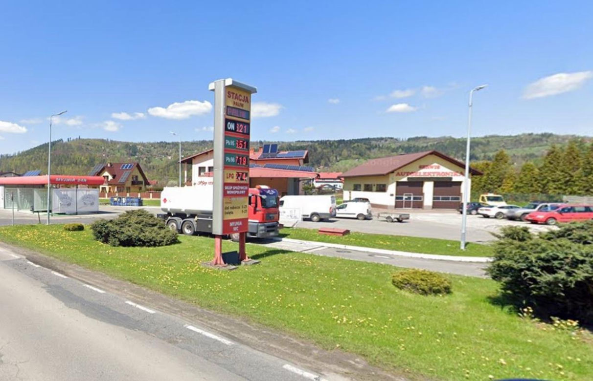 Stacja paliw Krak-Oiltrans w Pewli Małej