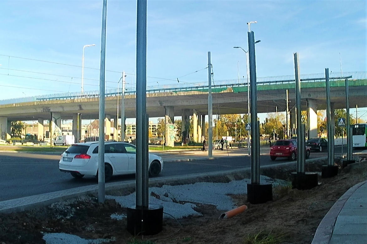 Przy Rondzie Portowców montowane są ekrany dźwiękochłonne