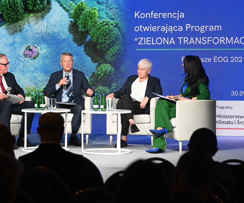 Panel dyskusyjny z udziałem czterech osób na konferencji Zielona Transformacja. O szczegółach programu przeczytasz na Eska.