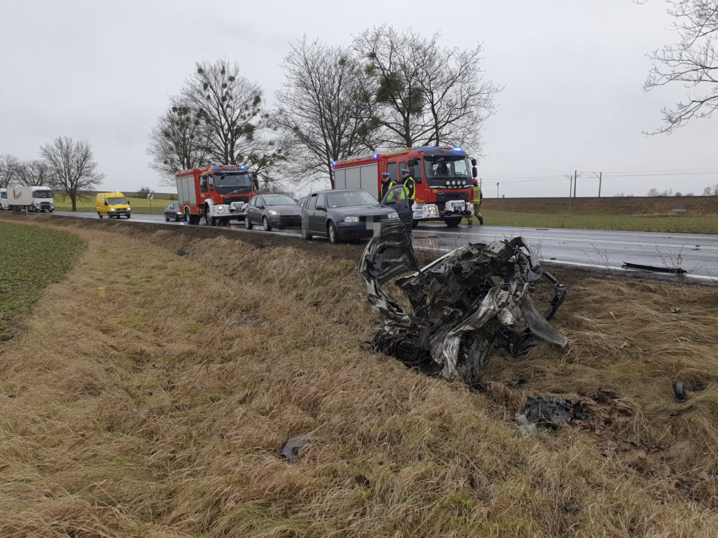 Śmiertelny wypadek na DK11 pod Kluczborkiem! 42-latek zginął po zderzeniu z tirem 