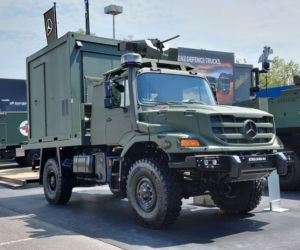 Mercedes Zetros z wyrzutnią dronów HX-2
