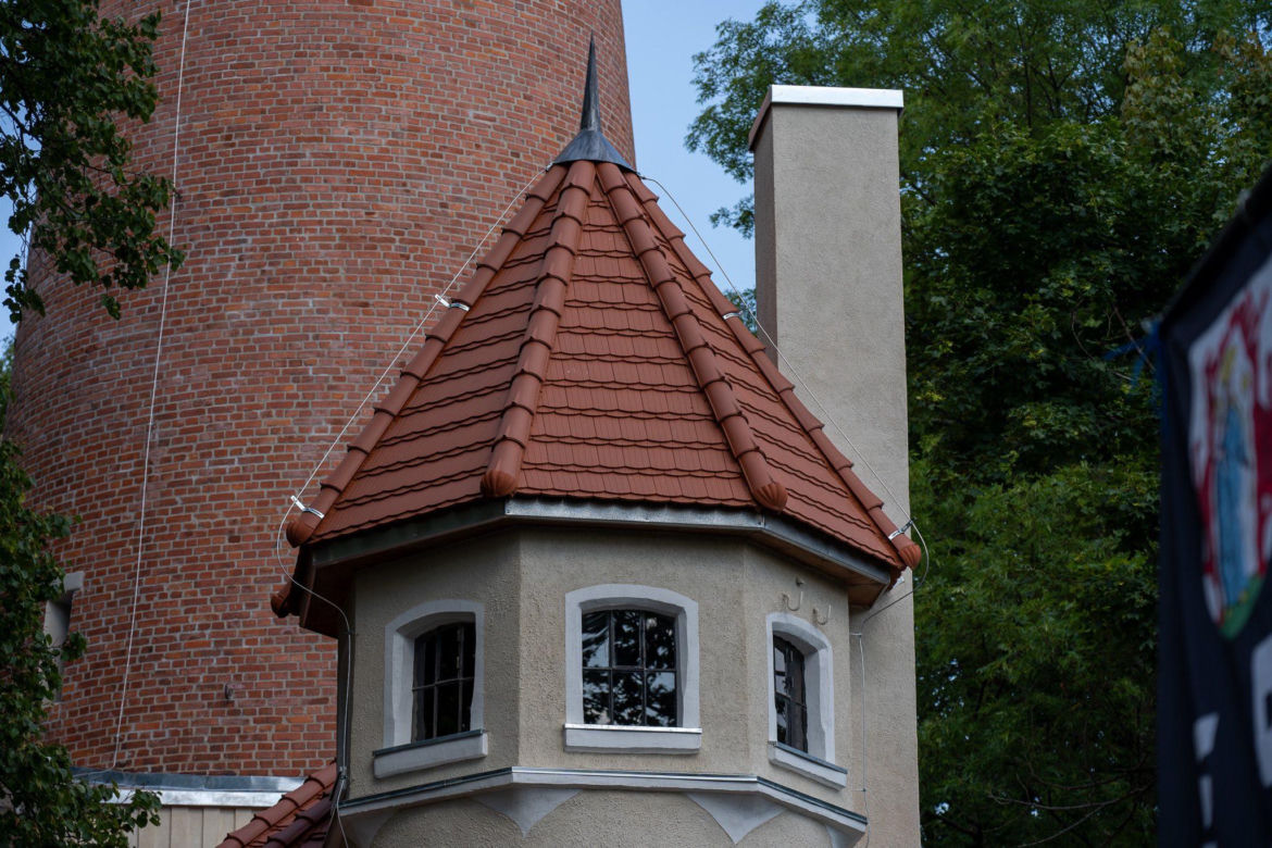 Zabytkowa wieża jak z bajki. Atrakcja turystyczna na Mazurach odzyskała dawny blask