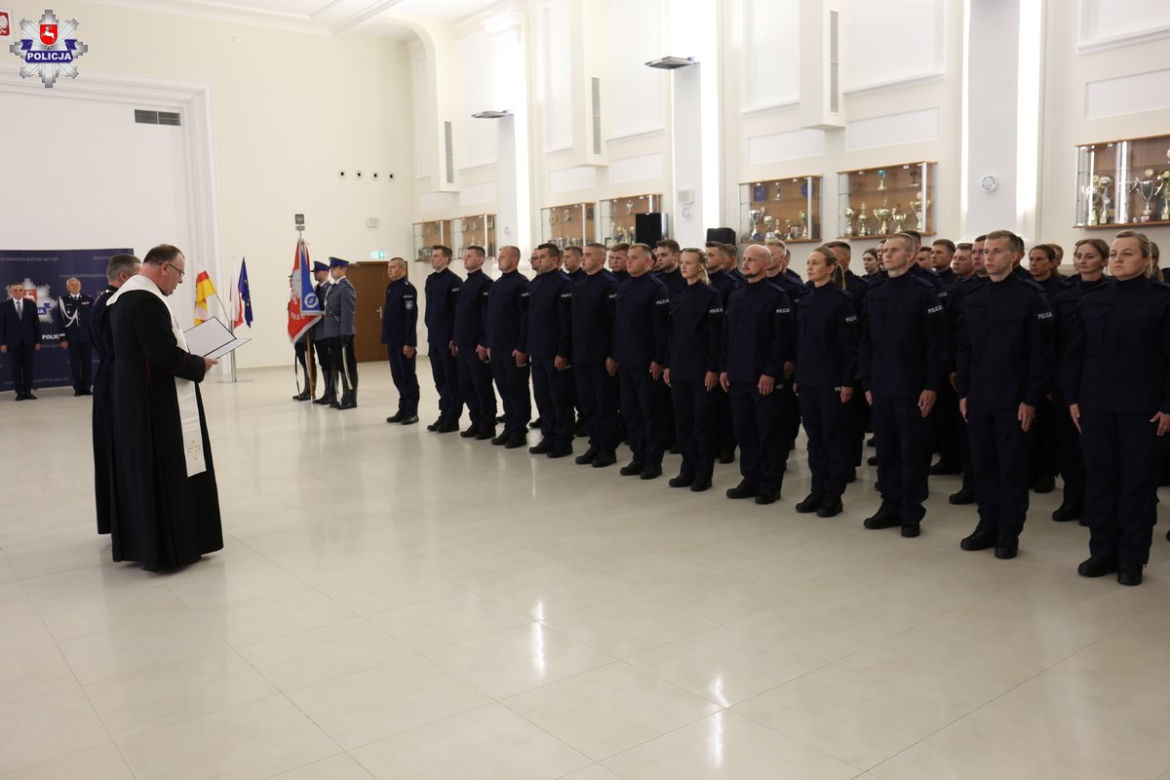 Lublin: Nowi policjanci złożyli ślubowanie. Nowi funkcjonariusze w Lubelskiem [ZDJĘCIA]