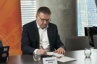 Branża cementowa, prezesi i członkowie zarządu spółek produkujących cement rozmawiali z mediami o wyzwaniach z jakimi mierzy się branża. Wszyscy są zrzeszeni w Stowarzyszeniu Producentów Cementu