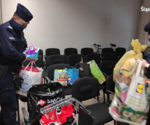 Katowice. Policjanci przekazali dary do domu dziecka