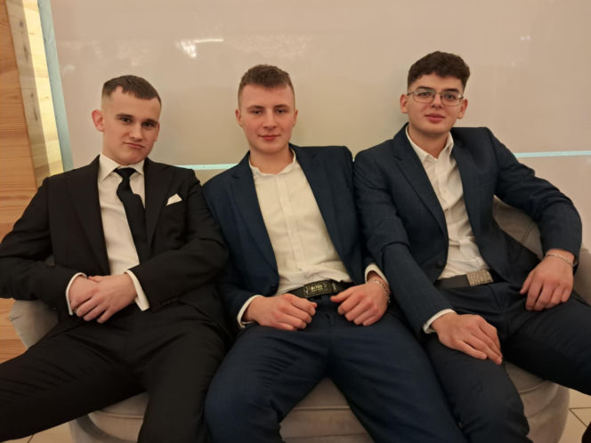 Studniówka 2026 maturzystów Zespołu Szkół Zawodowych nr 1 w Starachowicach