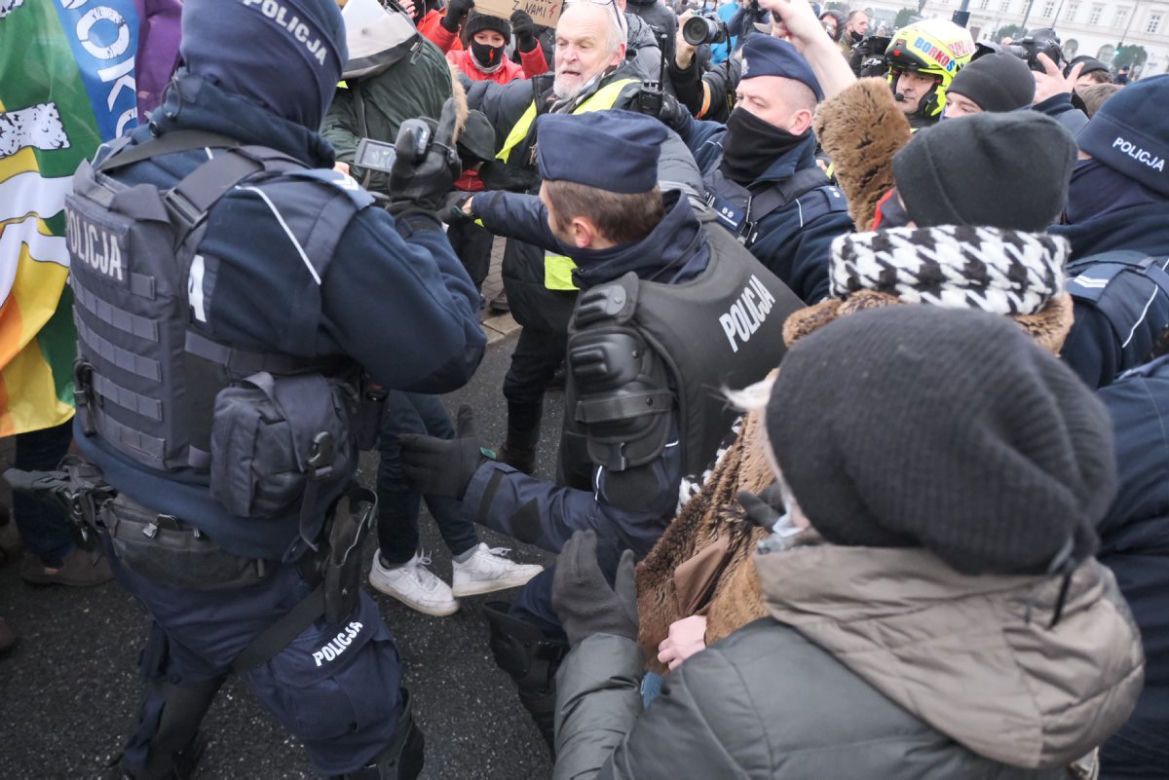 Starcie policji z uczestnikami protestu