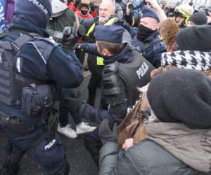 Starcie policji z uczestnikami protestu
