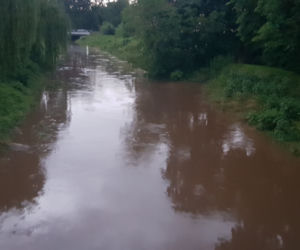 Skutki burz na Śląsku. Zalane ulice, stadion pod wodą! [ZDJĘCIA]