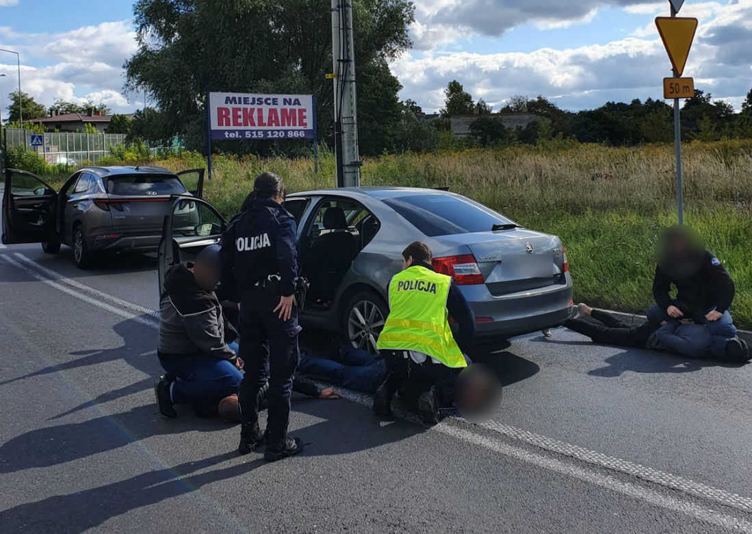 Przestępcy zatrzymani na drodze w okolicach Strykowa
