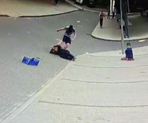 W kilkadziesiąt sekund zabił pana Franciszka. Wstrząsający film z targu w Rawie Mazowieckiej