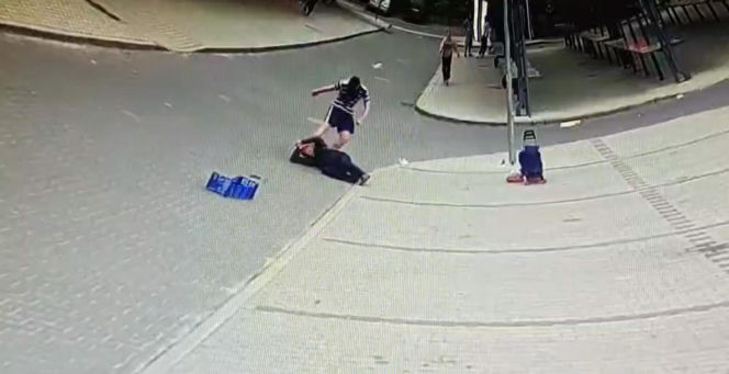 W kilkadziesiąt sekund zabił pana Franciszka. Wstrząsający film z targu w Rawie Mazowieckiej