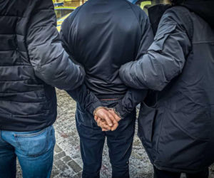 Napad na stację benzynową w Białymstoku. Złodzieje uciekając gubili pieniądze