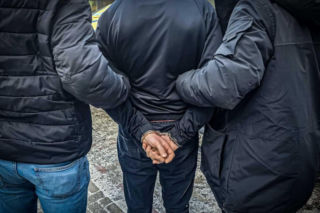 Napad na stację benzynową w Białymstoku. Złodzieje uciekając gubili pieniądze