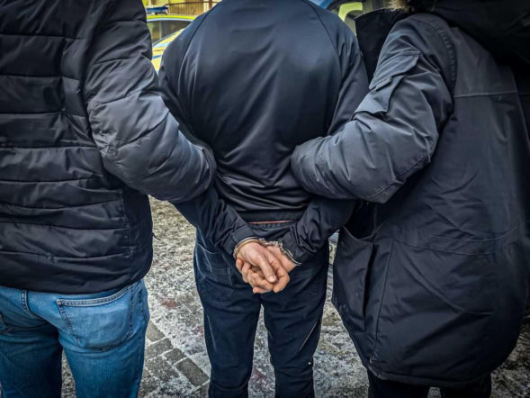 Napad na stację benzynową w Białymstoku. Złodzieje uciekając gubili pieniądze