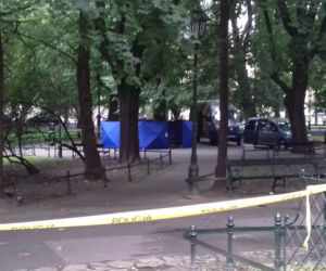 Brutalne morderstwo na Plantach w Krakowie. Mężczyzna został dźgnięty nożem [ZDJĘCIA, WIDEO]