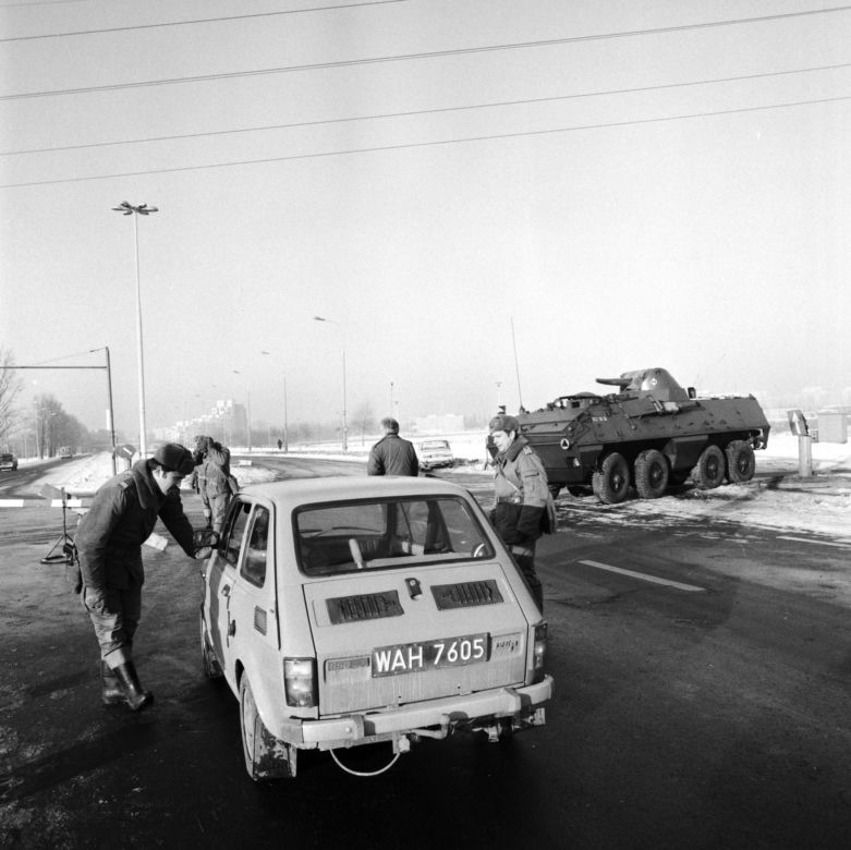 Dziś rocznica stanu wojennego. Tak wyglądała Warszawa 41 lat temu