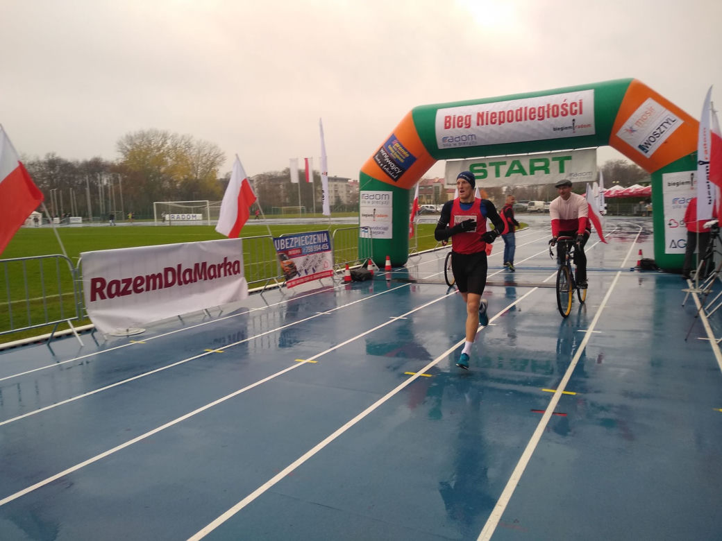 Pobiegli dla niepodległej. W biegu wystratowało ponad 300 osób