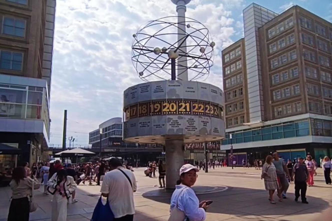 Weltzeituhr na Alexanderplatz