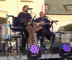 Spotkanie autorskie Artura Ziontka i koncert siedleckich artystów przy fontannie 18.08.2021
