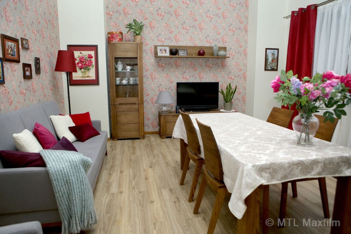 M jak miłość. Nowy dom Mostowiaków w Grabinie - salon