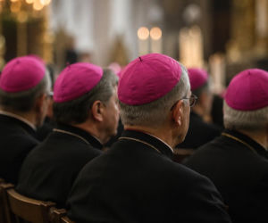 Biskupi uderzają w MEN. „Z troską i niepokojem”. Chodzi o zmiany od 1 września