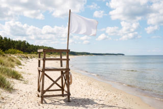 Sinice Pogorzelica. Czy w Pogorzelicy można się kąpać 10.08? Flaga, warunki pogodowe
