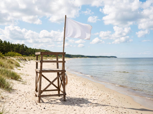 Sinice Pogorzelica. Czy w Pogorzelicy można się kąpać 10.08? Flaga, warunki pogodowe