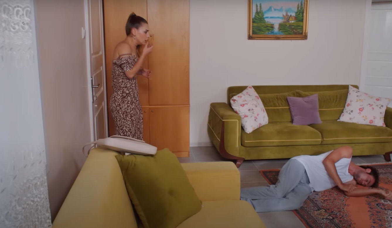 Sila ucieka Alperowi i przyłapuje Kuzeya w łóżku z Bahar. 