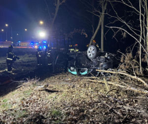 24-latek dachował Audi aż wypadł silnik! Przez cztery powiaty uciekał przed policją