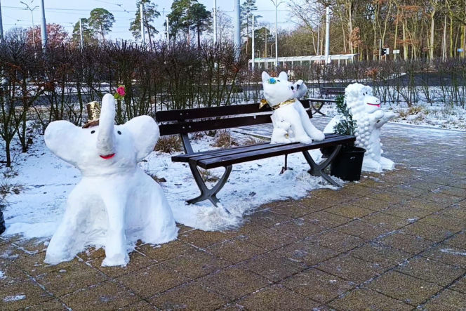 Rzeźby ze śniegu na pętli Głębokie