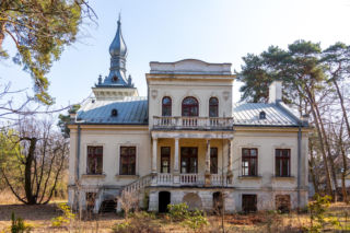 W Milanówku stoi kilkaset zabytkowych willi. Z realizacji Pniewskiego, Przybylskiego i innych sypie się tynk