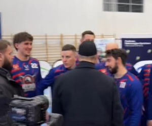 Niespodziewana wizyta Karola Nawrockiego na meczu! Szok, kto mu towarzyszył. Wideo niesie się po sieci!