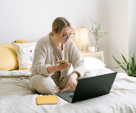 W Polsce są 4 miliony singielek. Jak radzą sobie z finansami?