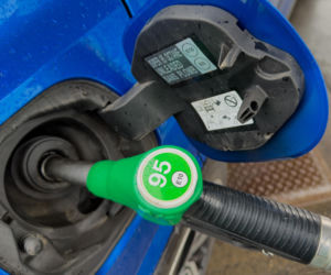 Polacy zadowoleni z obniżki cen paliw