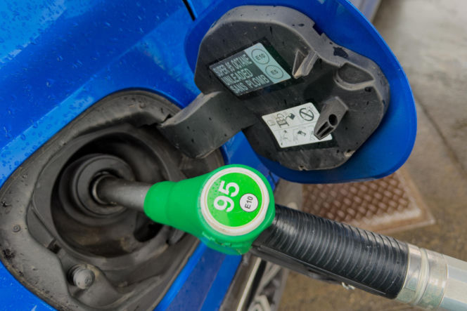 Polacy zadowoleni z obniżki cen paliw