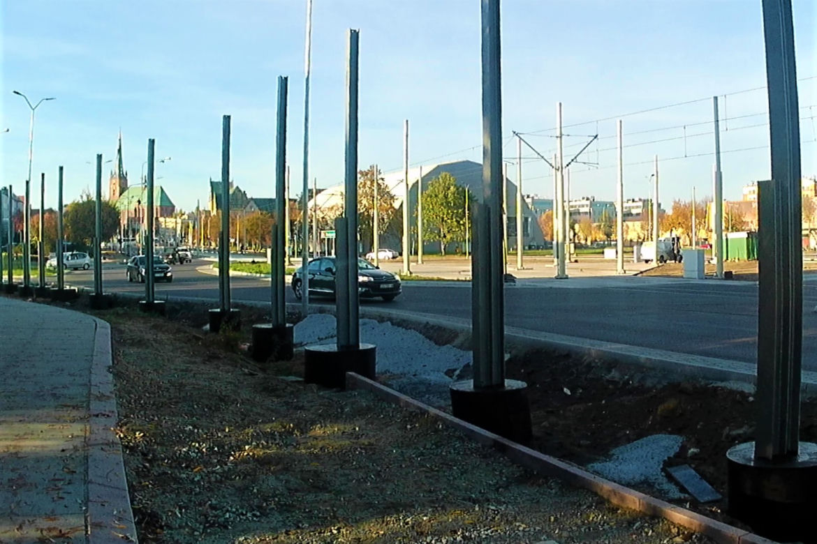 Przy Rondzie Portowców montowane są ekrany dźwiękochłonne