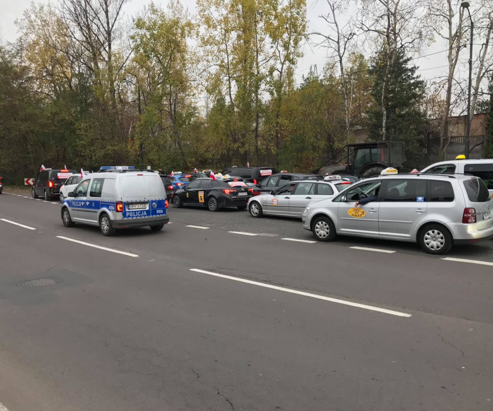 Taksówkarze protestowali na ulicach Katowic. Policjanci ukarali ich mandatami