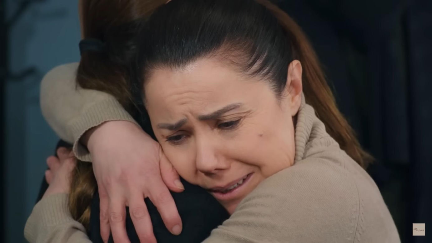 Zeynep zdecyduje się odwiedzić swoją matkę w więzieniu