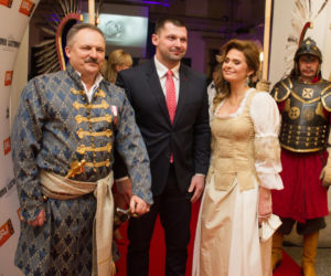 Projektant mody zachwycony suknią ślubną żoną Marka Jakubiaka! Taki wybór jest zjawiskowy