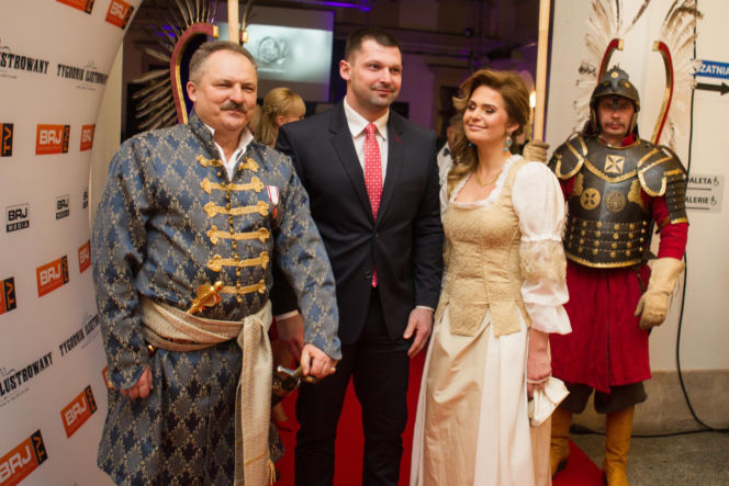 Projektant mody zachwycony suknią ślubną żoną Marka Jakubiaka! "Taki wybór jest zjawiskowy"