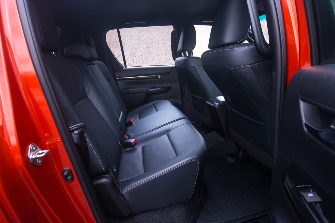 Toyota Hilux 2.4 D-4D 150 KM 4x4 AT6 Selection 50