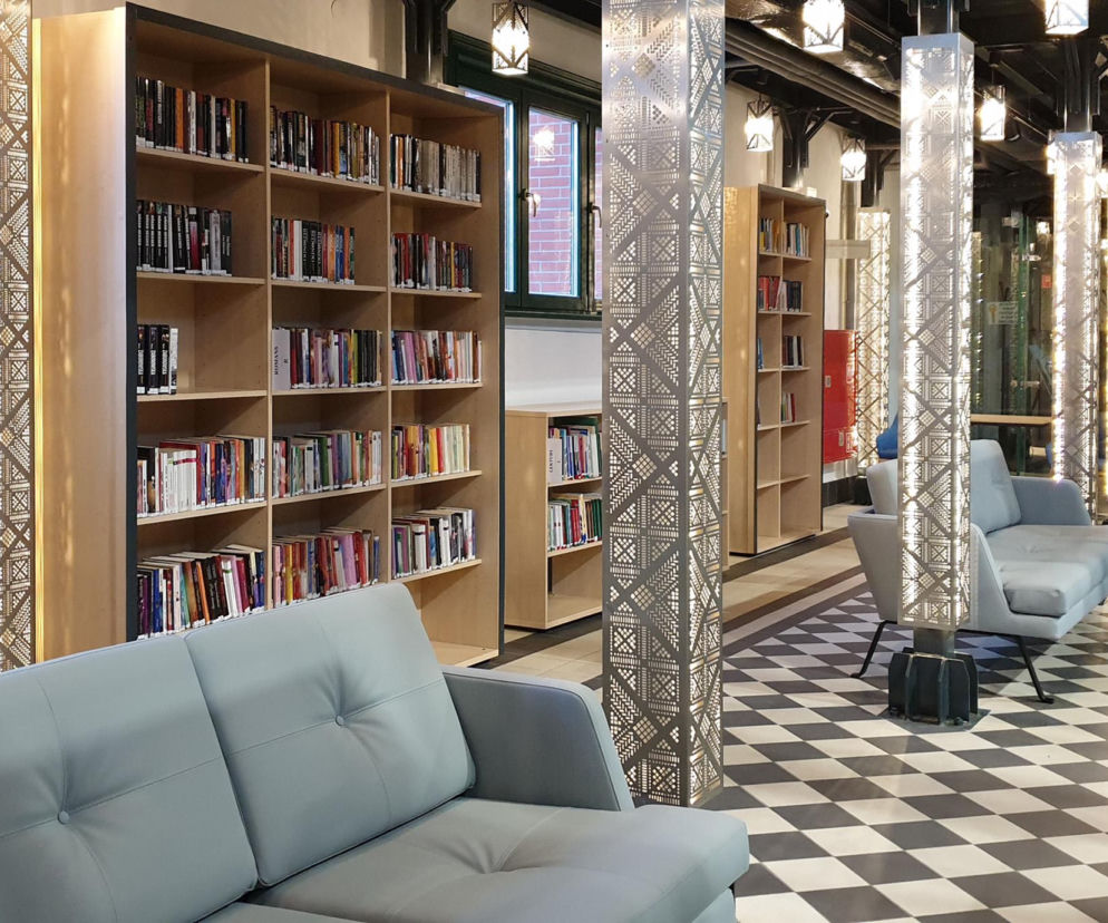 Polskie dworce masowo zmieniamy w biblioteki i muzea. Ale czy zawsze z głową?