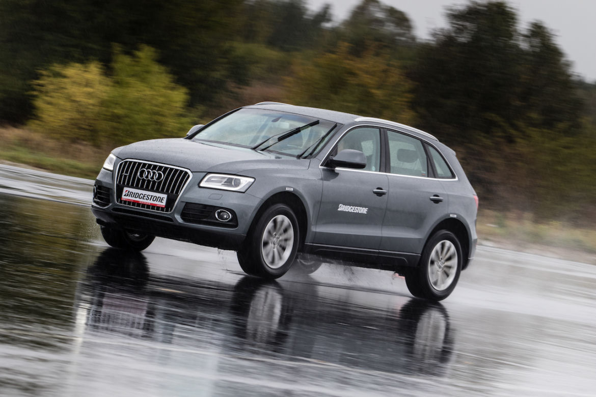 jazda po mokrej nawierzchni Audi Q5