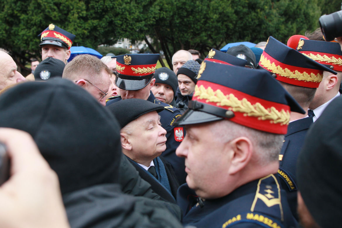 5. posiedzenie Sejmu X kadencji. Przed Sejmem stawili się Maciej Wąsik i Mariusz Kamiński w otoczeniu posłów PiS